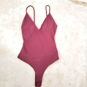 Fashion Nova V-neck bodysuit